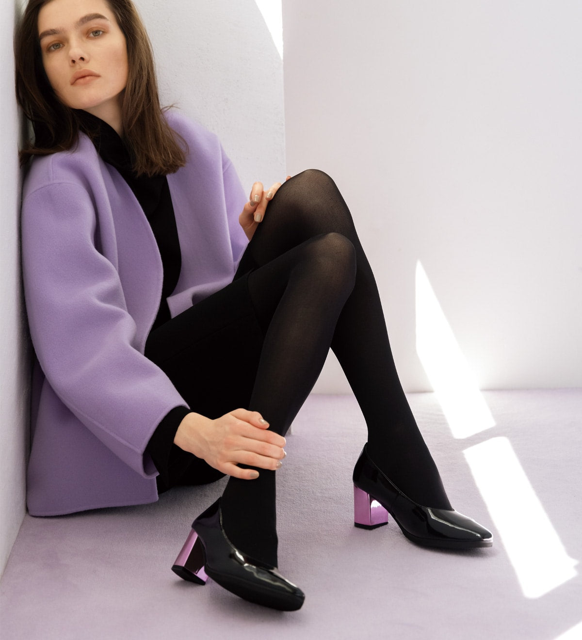 Salto Pointed Mirror em couro envernizado azul