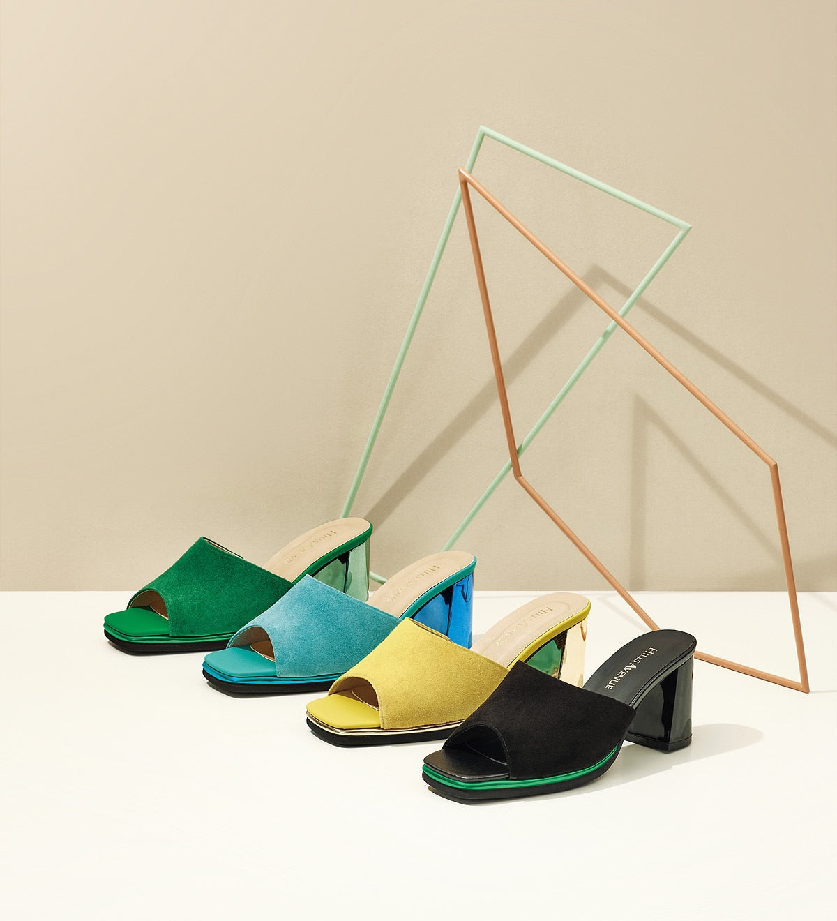 Sandália Mirror Mules em couro e camurça amarelo