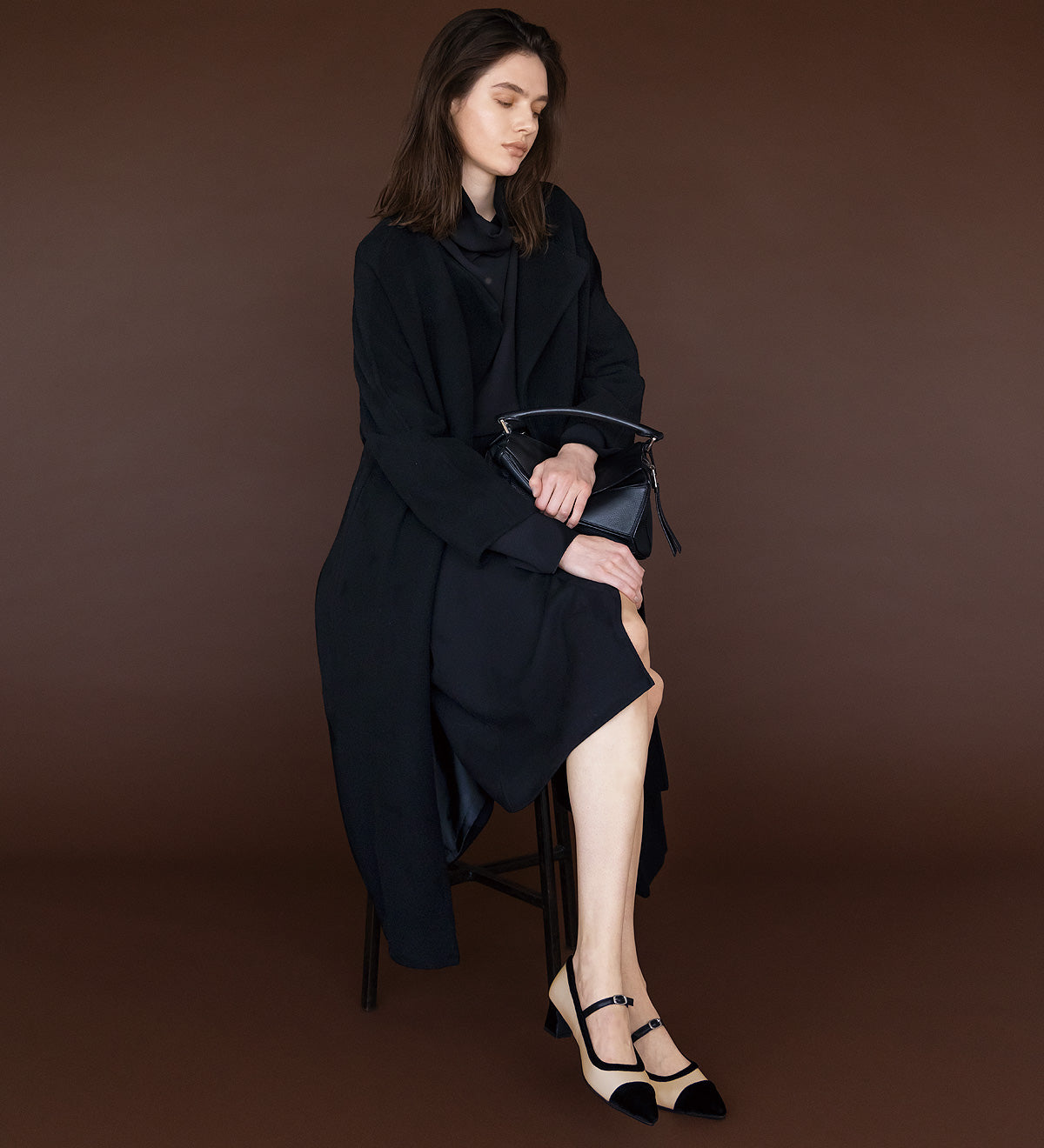 Salto Strap em couro com detalhes em veludo bege