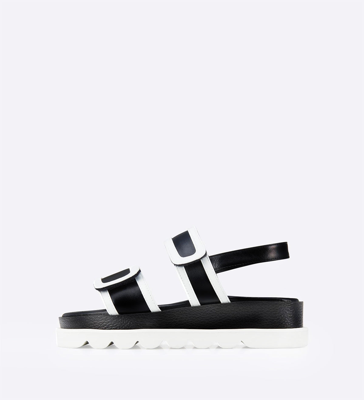 Sandália Elba com sola de dupla camada e tiras em couro