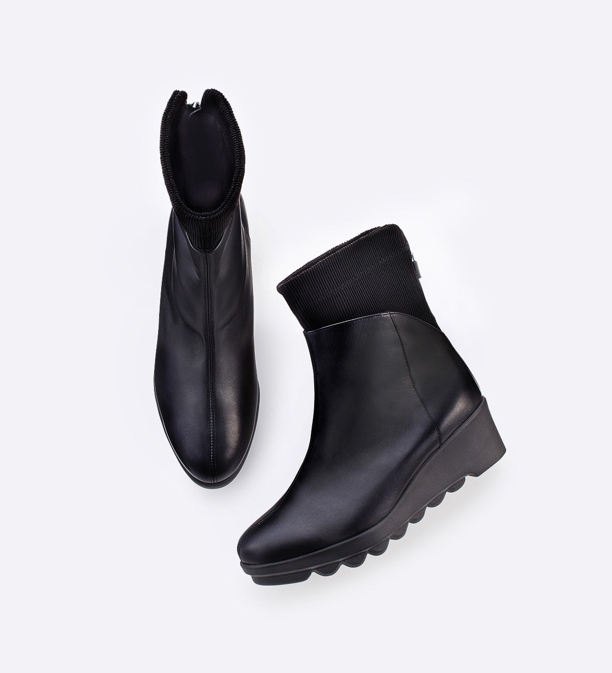 Bota Marty em couro liso com cano tricô rib