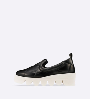 Sneaker Nicky em couro matelassê preto