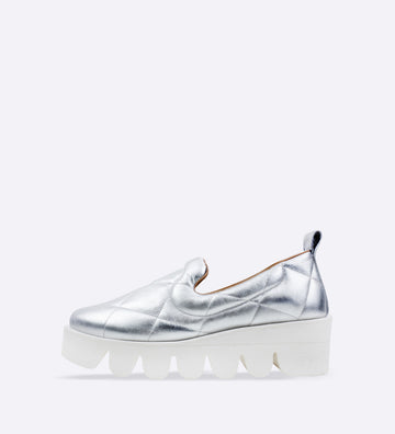 Sneaker Nicky em couro matelassê prata