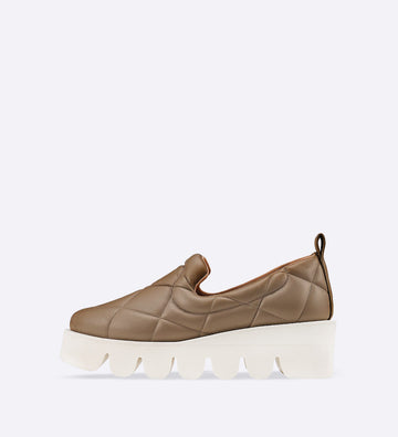 Sneaker Nicky em couro matelassê bege